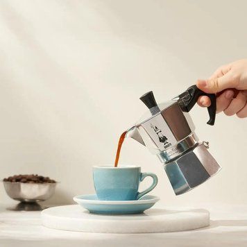 Гейзерна кавоварка на 2 порції Bialetti Moka Express 90 мл мока біалетті з алюмінію для газової плити 1168 фото