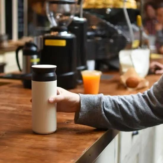 Герметична термокружка Kinto Travel Tumbler White 500 мл для походу металева з кришкою 20942 фото