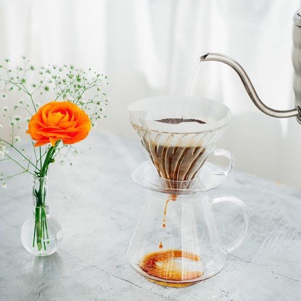 Hario V60 набор для приготовления кофе: стеклянный пуровер, мерная ложка, 40 фильтров S-VGBK-02-T фото