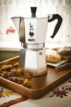 Гейзерна кавоварка на 9 чашок Bialetti Moka Express 420 мл для кави еспресо із алюмінію для плити 1165 фото