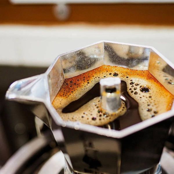 Кофеварка гейзерная для газовой плиты Bialetti Moka Express на 3 чашки, 130 мл, из алюминия, для варки кофе 1172 фото