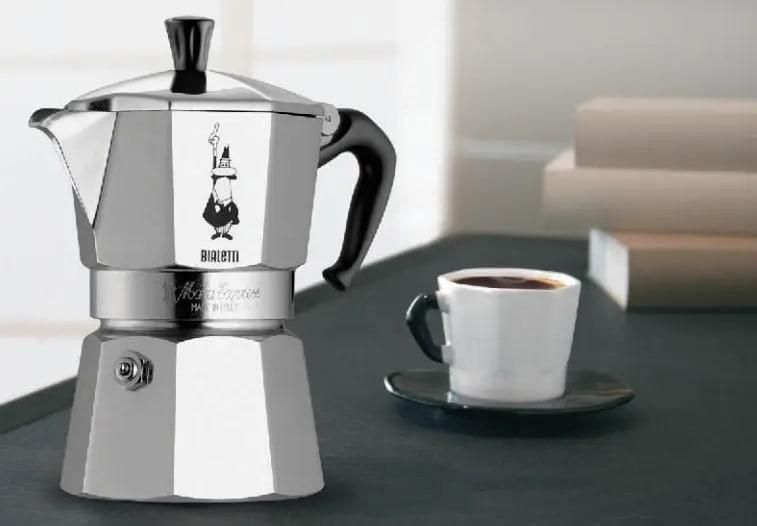 Кофеварка гейзерная для газовой плиты Bialetti Moka Express на 3 чашки, 130 мл, из алюминия, для варки кофе 1172 фото