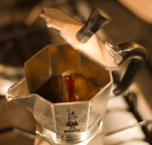 Гейзерна кавоварка Bialetti Moka Express 200 мл, на 4 чашки для приготування кави, кавник алюмінієвий 1164 фото