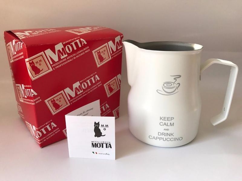 Молочник з нержавіючої сталі Motta Europa 750 мл Keep Calm and Drink Cappucino 8724/75 фото