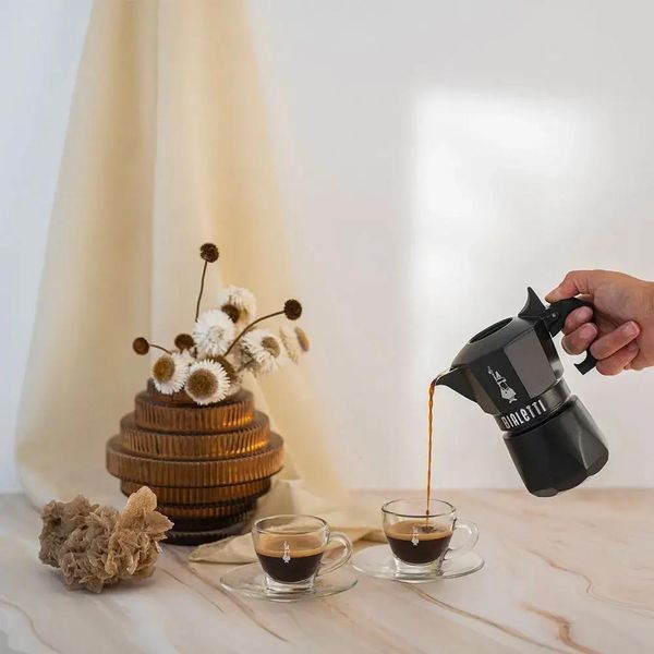 Гейзерна кавоварка з клапаном для пінки Bialetti Brikka Exclusive на 2 чашки для кави алюмінієва Чорна 0009071 фото