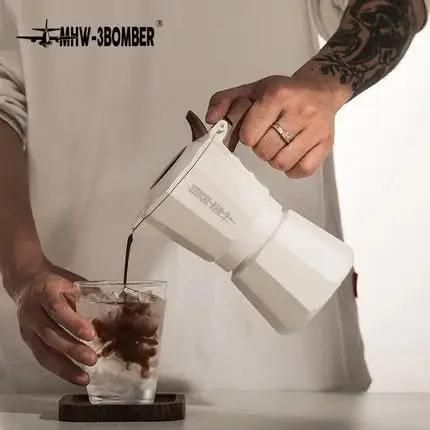 Кавоварка гейзерного типу MHW-3BOMBER Double Valve Moka Pot 1 cup для кави Біла з дерев'яною ручкою M5887W фото