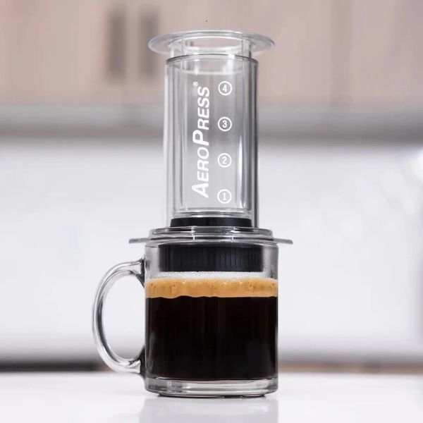 Аеропрес для заварювання фільтр кави ручна кавоварка Aeropress Inc. (Оригінал, США) 85R11 фото